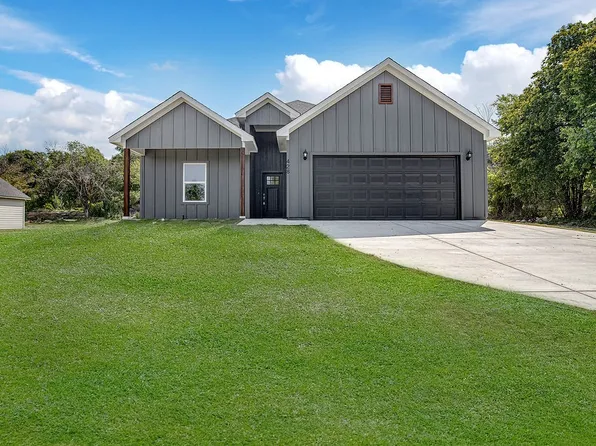 428 Wilshire Ave, Azle, TX 76020