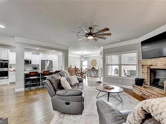 4th image of 47 Emmaline Ln