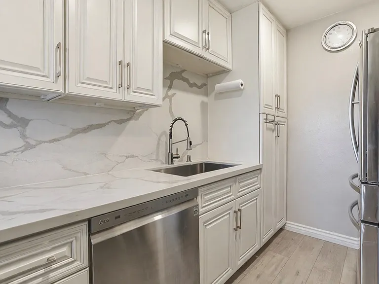 121 Sinclair Ave #213 — Photo 17