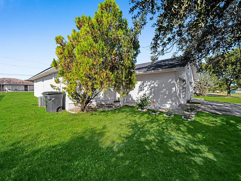 1214 SE 24th Ave — Photo 9