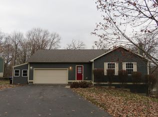 214 Baron Dr, Spring Grove, IL 60081