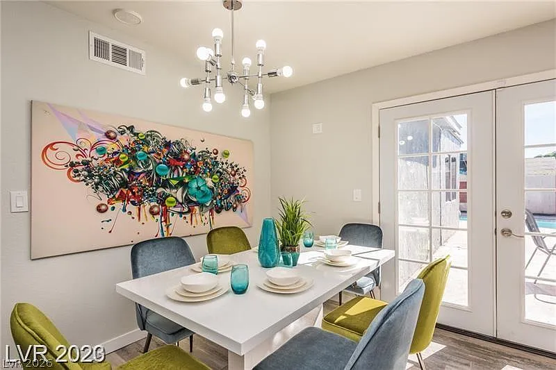 4 bed, 3.0 bath, 1717 sqft, $2,555 — Photo 4