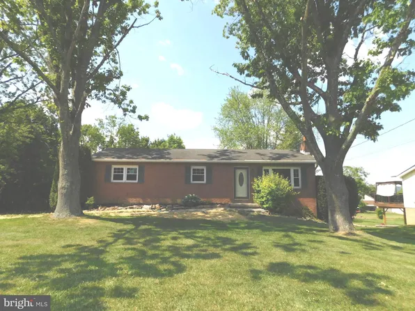 15343 Summit Farm Dr, Blue Ridge Summit, PA 17214