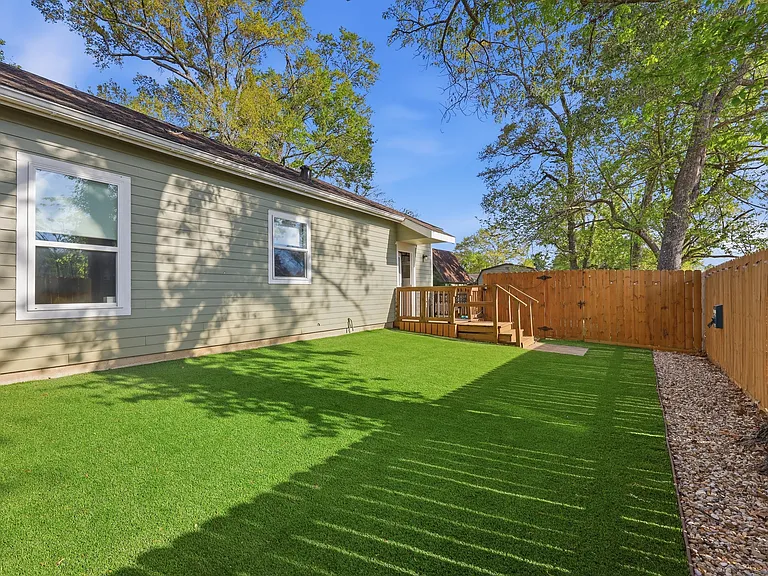 Lewis Dr — Photo 12