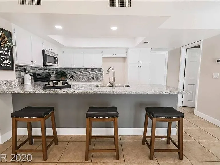 2737 Ferrin Rd — Photo 3