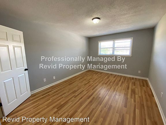 4th image of 34 N Idlewild St #6