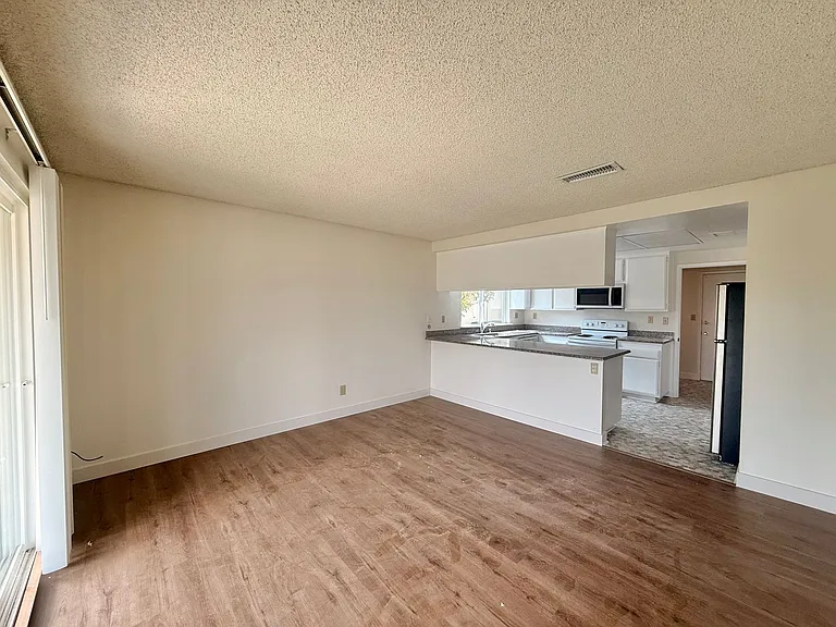 10019 Canyonview Ct — Photo 11