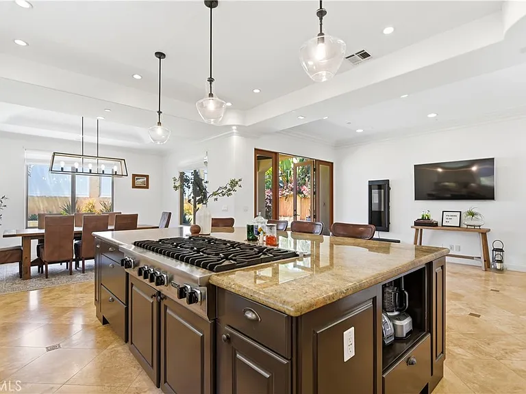 1207 Harkness Ln — Photo 10
