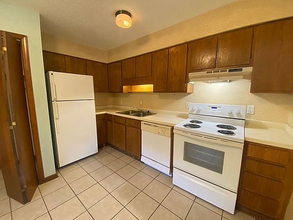 4th image of 710 Meadowbrook St