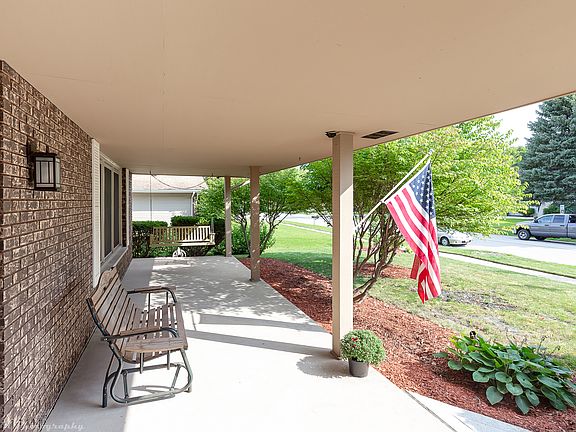 4th image of 527 Ca Crest Dr