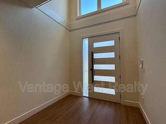 3rd image of 3757A Astoria Dr