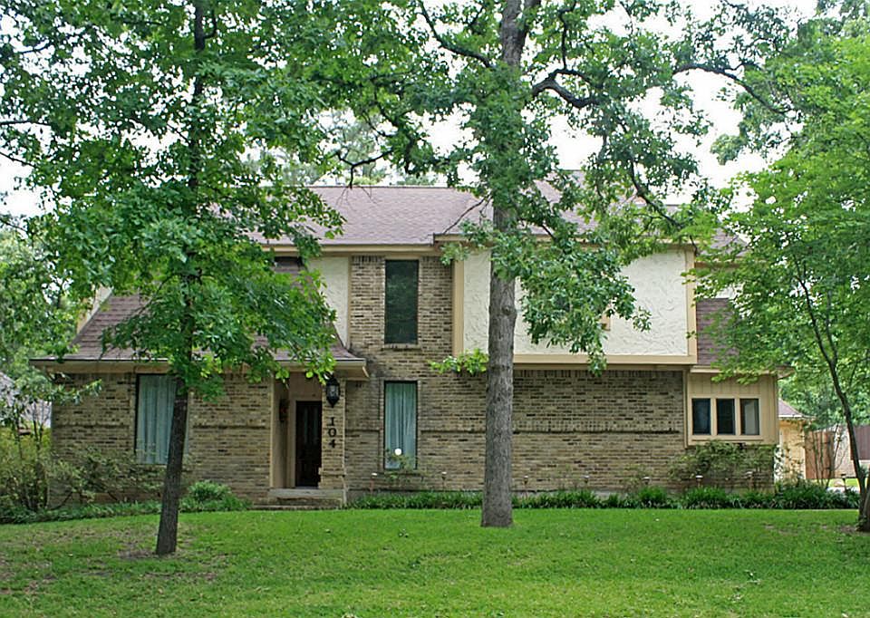Large family home in highly desirable Forest Estates in Conroe.