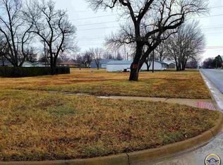 507 S 7th St, Burlington, KS 66839
