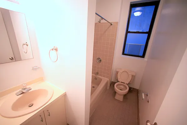 Rented by Metropolitan Realty | media 27