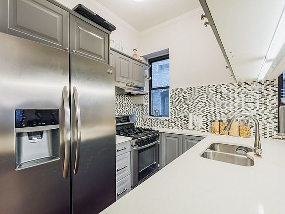 3rd image of 203-205 W 87th St #32
