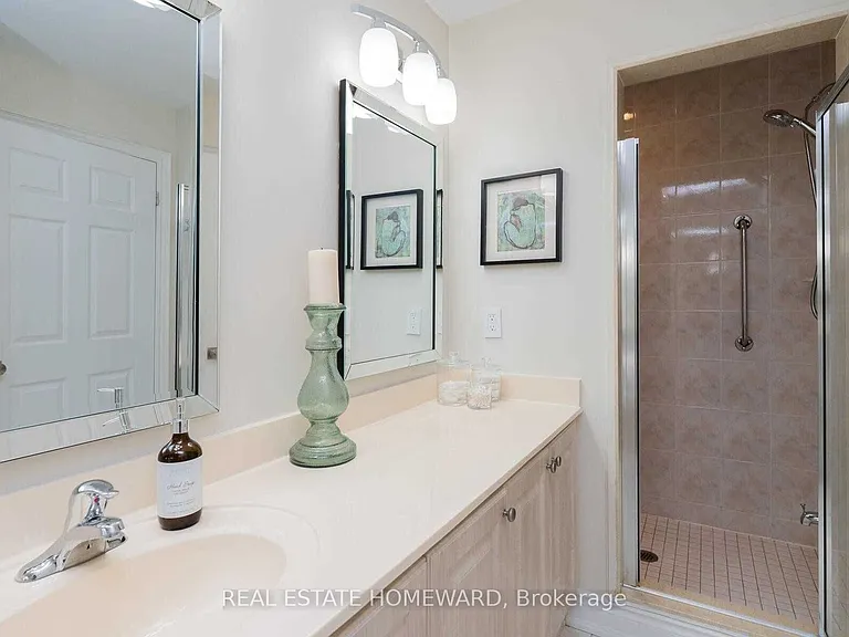 1 Maison Parc Ct #712 — Photo 24