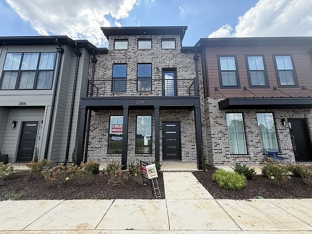3 bed, 2.5 bath, 1842 sqft, $2,499 — Photo 1