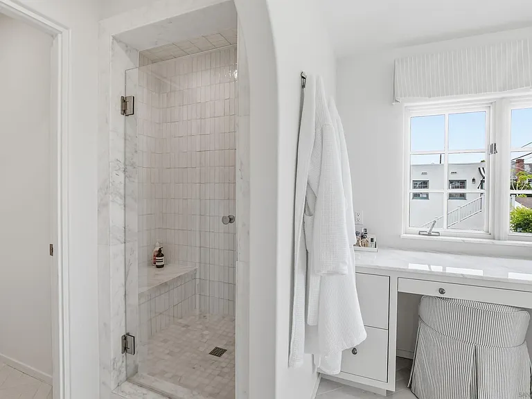1027 F Ave — Photo 29