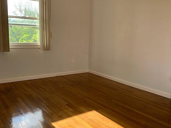 4th image of 2816 203rd St #2