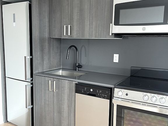 5th image of 758 Dovercourt Rd #409
