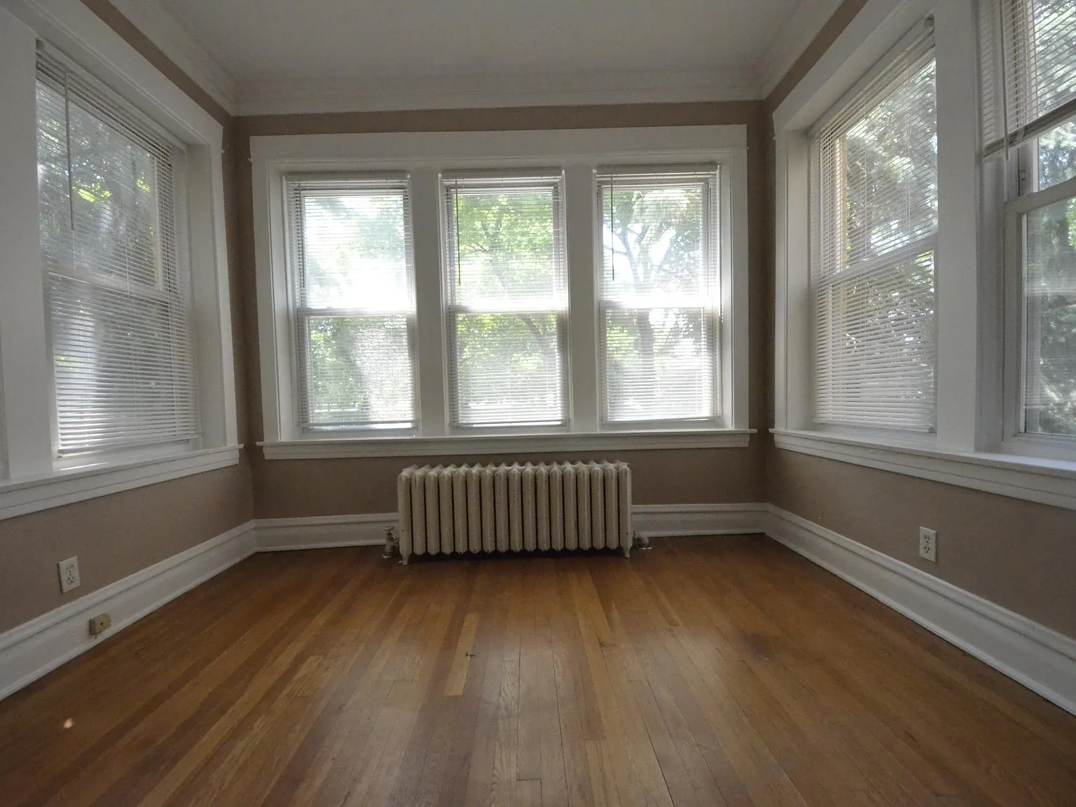 2 bed, 1000 sqft, $1,900 — Photo 4