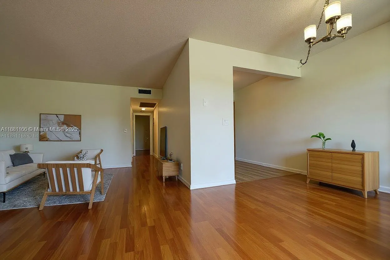 2 bed, 1100 sqft, $2,000 — Photo 2
