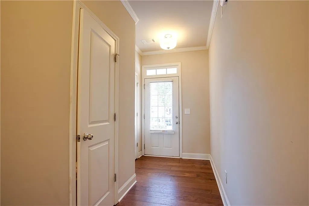 3 bed, 2.5 bath, 1776 sqft, $1,950 — Photo 4
