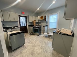 62 Charlotte St FLOOR 3, Dorchester, MA 02121