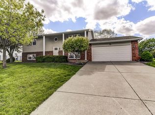 15 Timbercrest Dr, Sherman, IL 62684