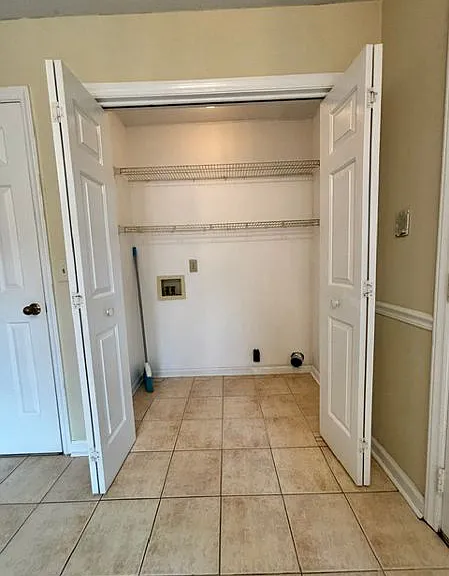 211 Hillside Ct — Photo 9