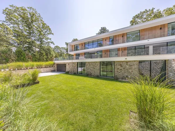 8 Barnes Ave, East Hampton, NY 11937