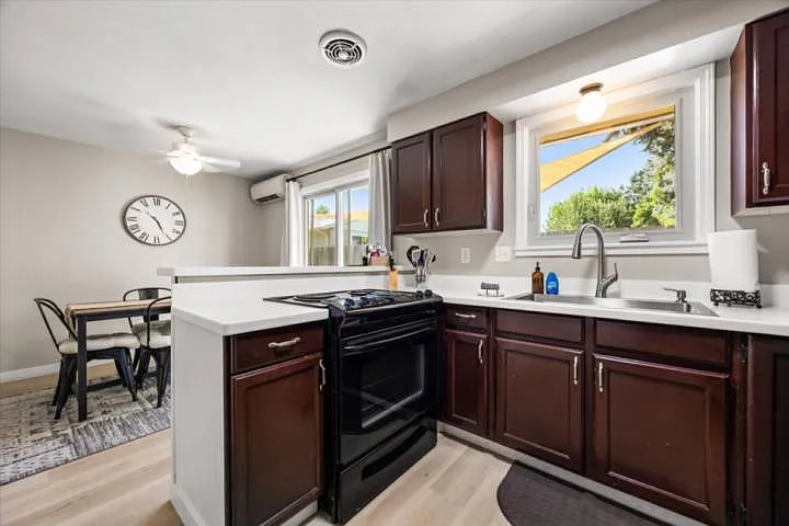 2 bed, 825 sqft, $3,500 — Photo 3