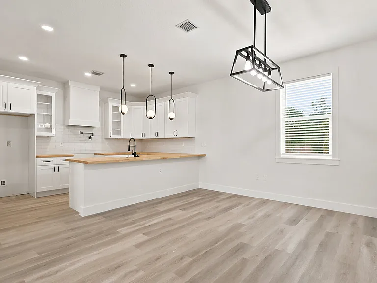 2138 W Nassau St #2 — Photo 3