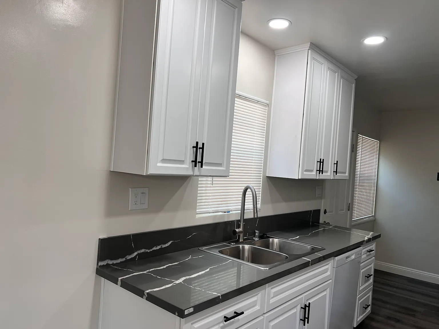 3 bed, 1.5 bath, 1242 sqft, $3,450 — Photo 2