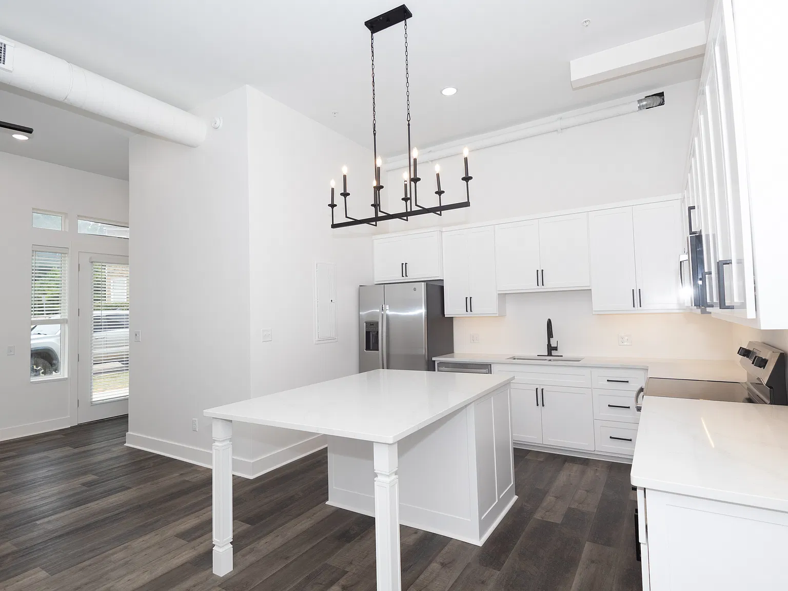 2 bed, 1200 sqft, $2,400 — Photo 3