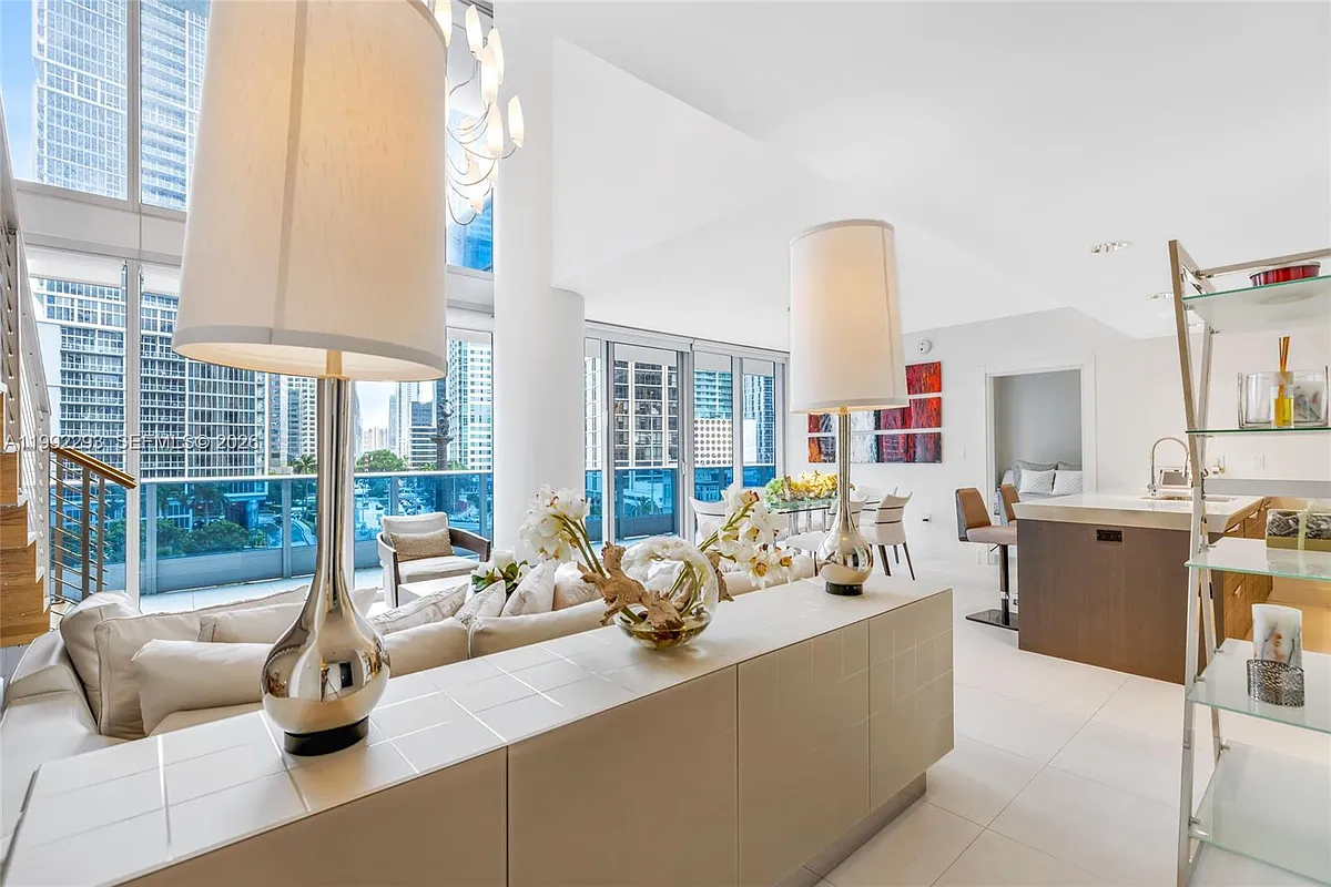 Building Photo - 200 Biscayne Boulevard Way #504