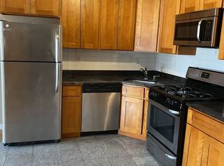 2590 41st St APT 2R, Astoria, NY 11103