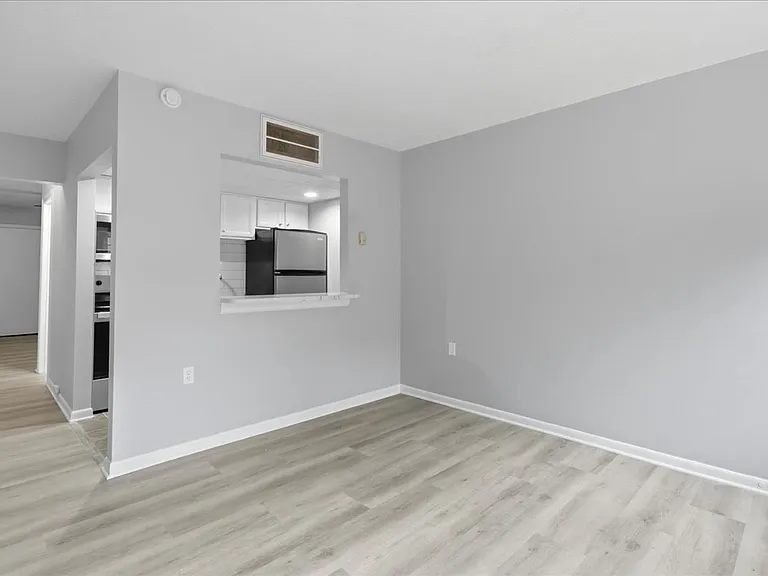 116 N Indian Aly #102 — Photo 4