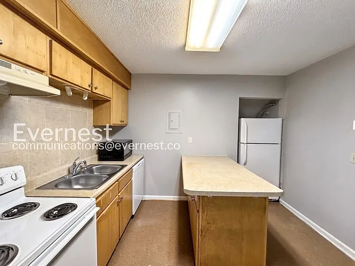 1841 Dana Ln — Photo 4
