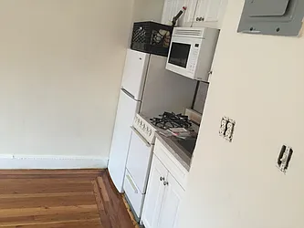 Rented by ARNOLD S GUMOWITZ, LREB
