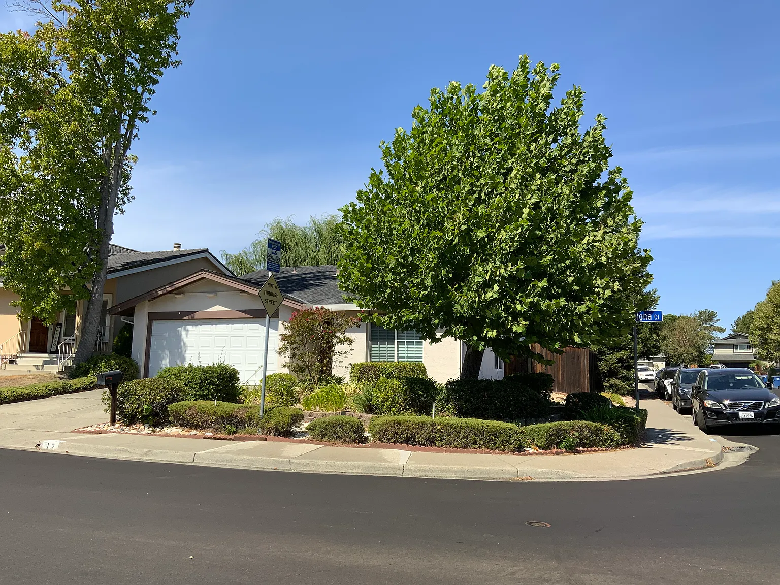 12 Pamplona Ct — Photo 2