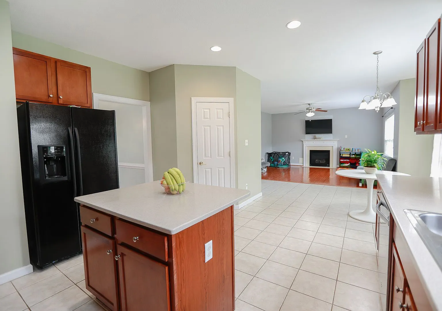 Gorgeous 4 Bedroom Home For Rent in Chesapeake! — Photo 4