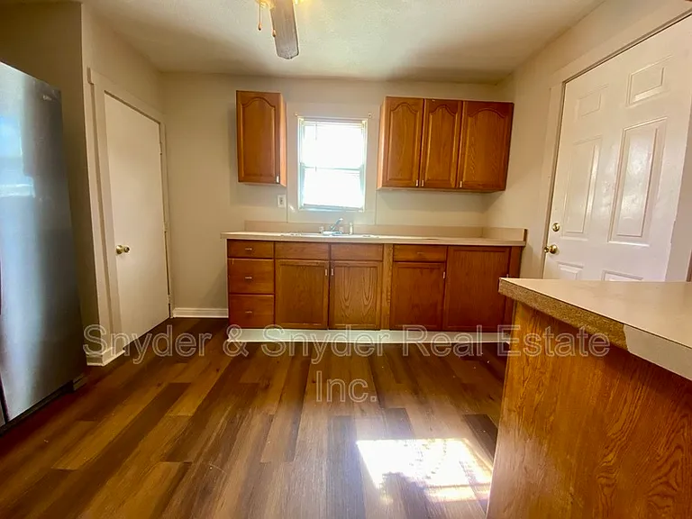 748 Merton Ave — Photo 8