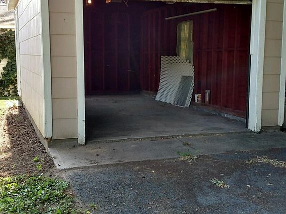 3rd image of 46 Daytona Ave