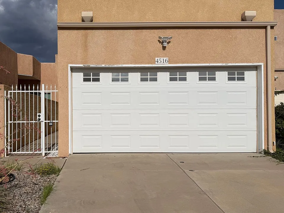 4516 Holiday Breeze Pl NE