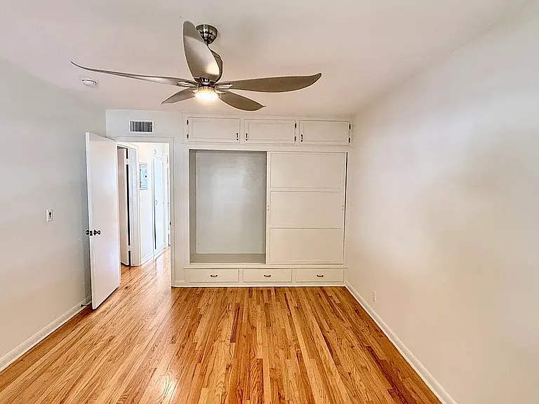 8222 De Longpre Ave #6 — Photo 8