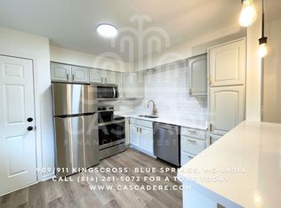911 SW Kingscross Rd, Blue Springs, MO 64014