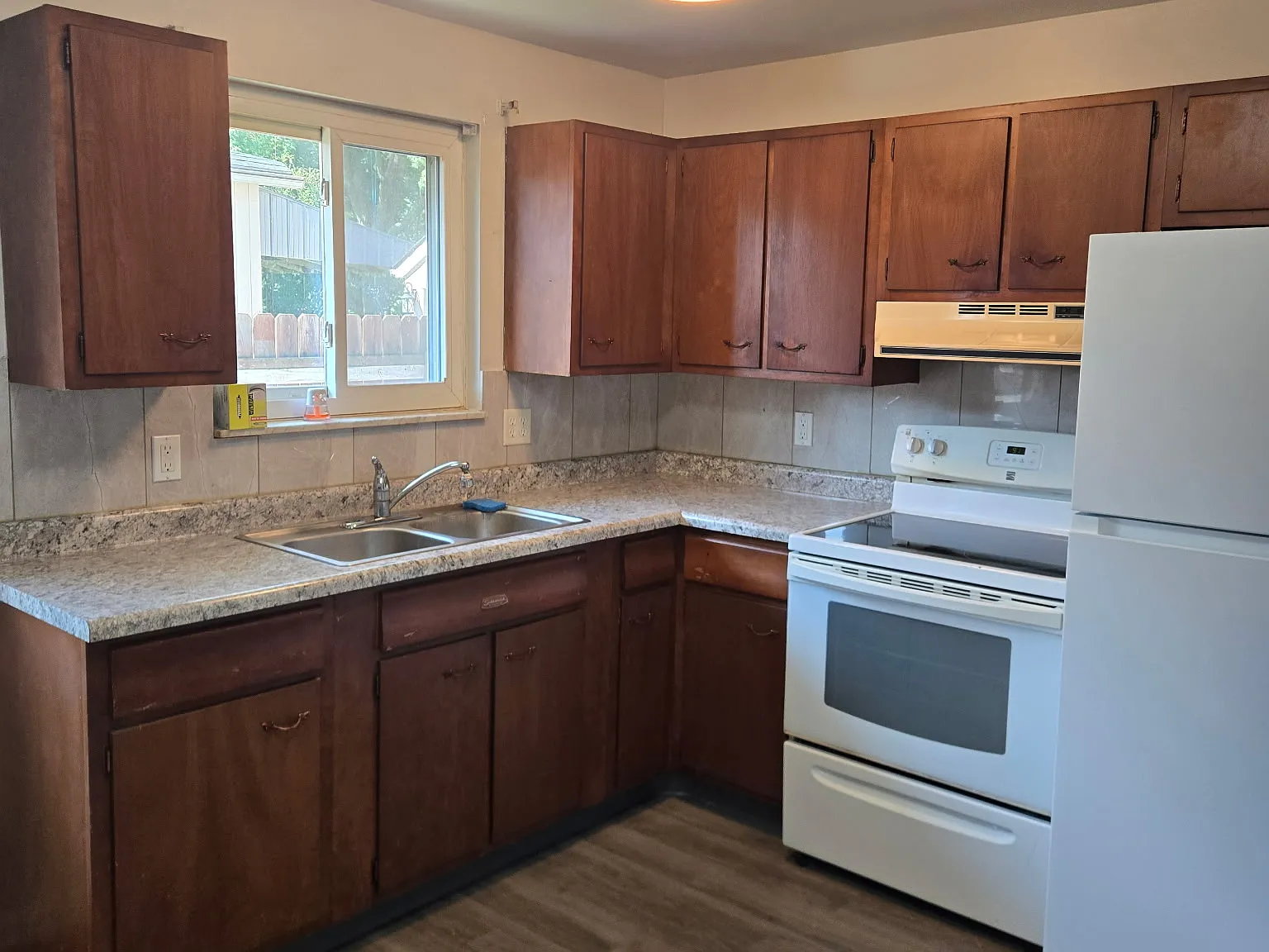 2 bed, $825 — Photo 1