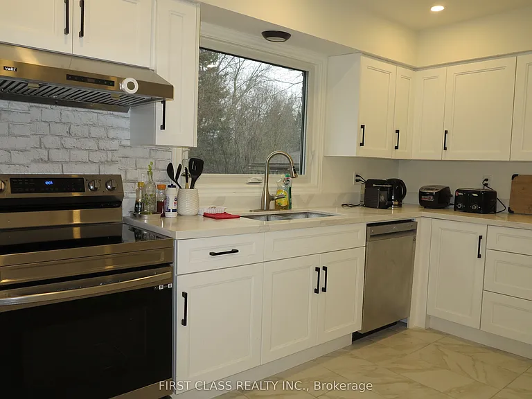 4 Meridene Cres E — Photo 12