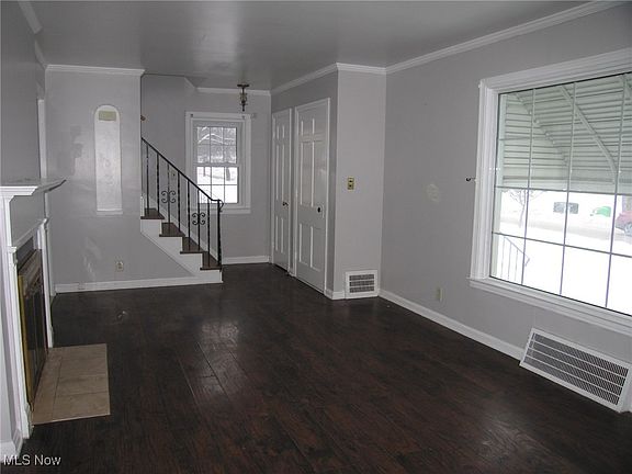 4th image of 1375 Winston Rd